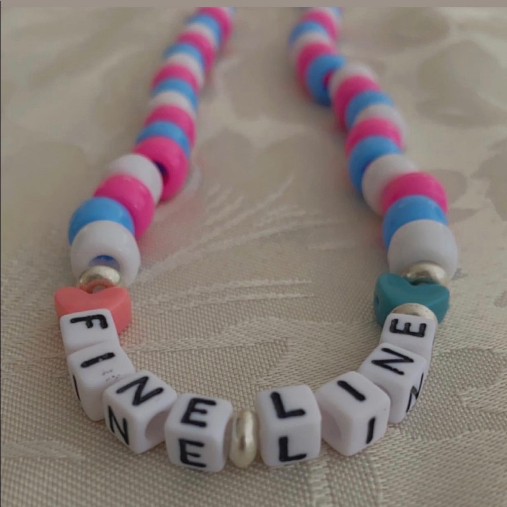 Fine line necklace
